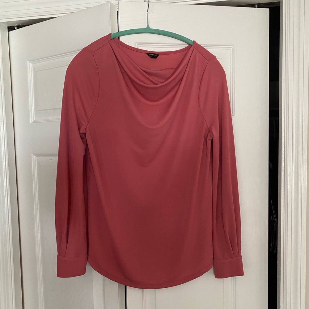 EUC Ann Taylor top size M.